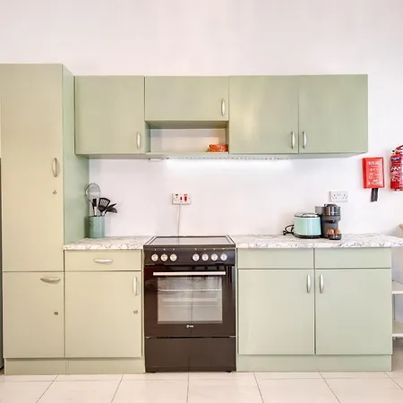 Charming 2-bedroom With Balconies Mgaj1-1 דירה