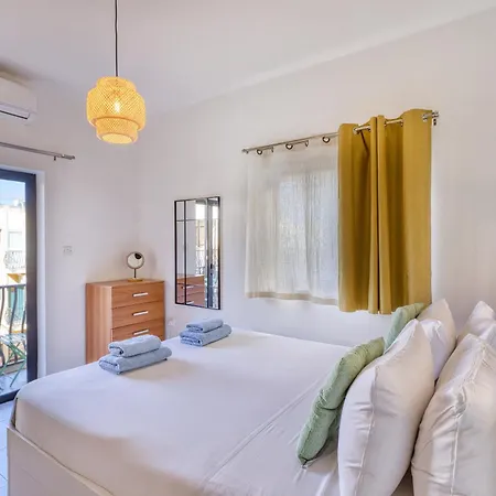 Charming 2-bedroom With Balconies Mgaj1-1 דירה *