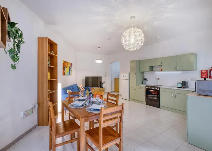 Charming 2-bedroom With Balconies Mgaj1-1 아파트 음시다