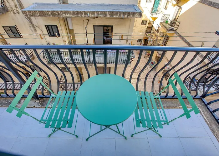 Charming 2-bedroom With Balconies Mgaj1-1 음시다